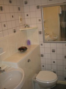 34 Limeslade Bathroom (2)